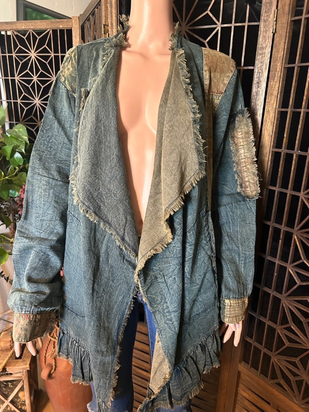 NWT YOUNG THREADS WESTERN BOHO PATCHED DENIM SHRUG - Picture 3 of 9